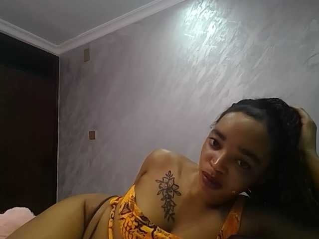 Jean022 live cam on BongaCams