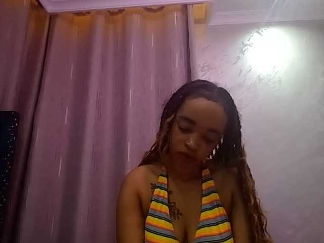 Jean022 live cam on BongaCams