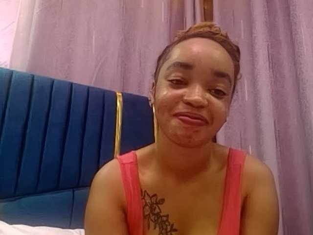 Jean022 live cam on BongaCams