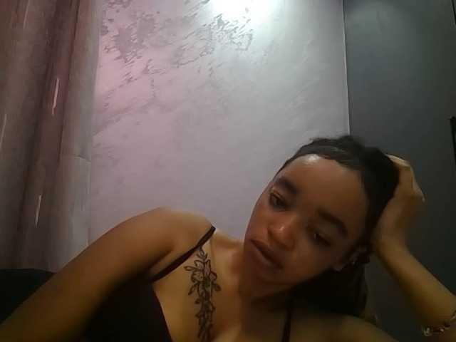 Jean022, live now on BongaCams