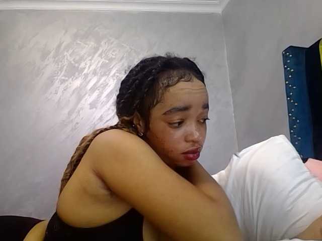 Jean022, live now on BongaCams