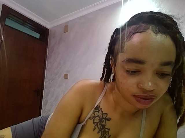 Jean022 live cam on BongaCams