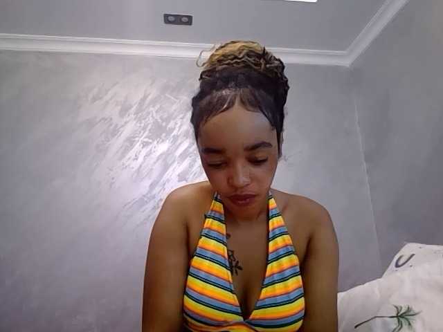 Jean022 live cam on BongaCams