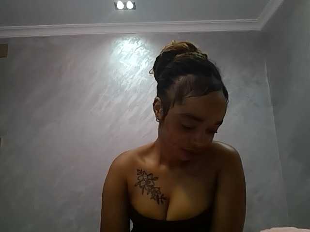 Jean022 live cam on BongaCams