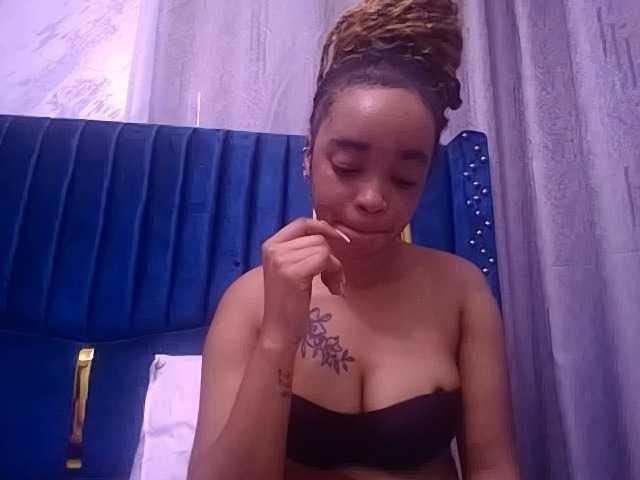 Jean022 live cam on BongaCams