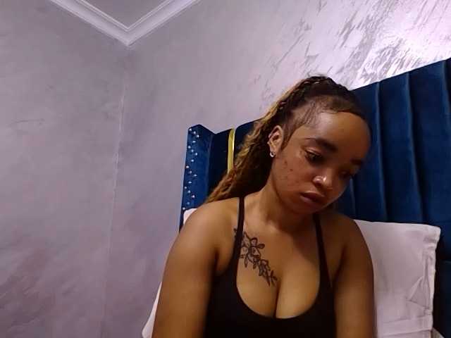 Jean022 live cam on BongaCams