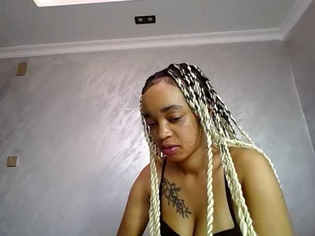 Jean022 live cam on BongaCams