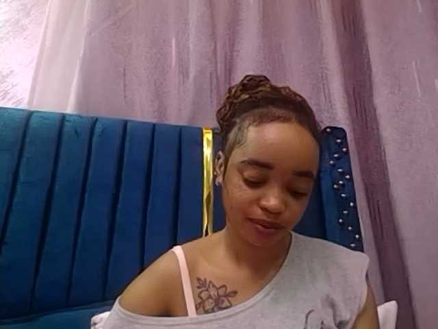 Jean022 live cam on BongaCams