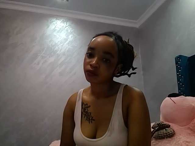 Jean022 live cam on BongaCams