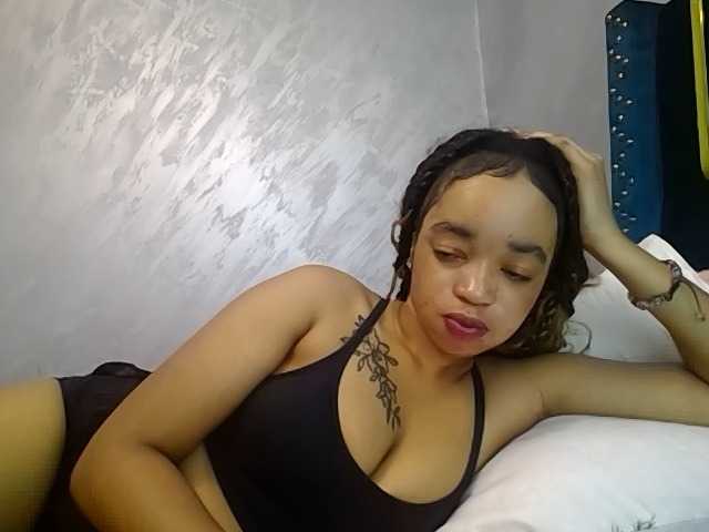 Jean022 live cam on BongaCams