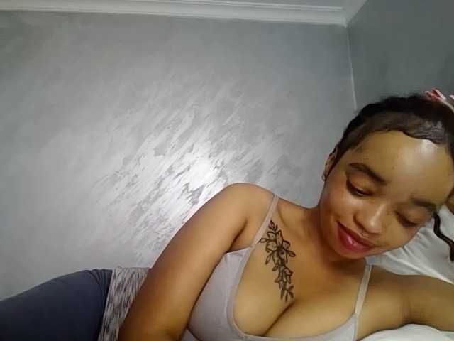 Jean022 live cam on BongaCams