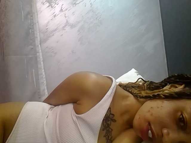 Jean022 live cam on BongaCams