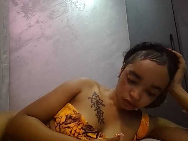 Jean022 live cam on BongaCams