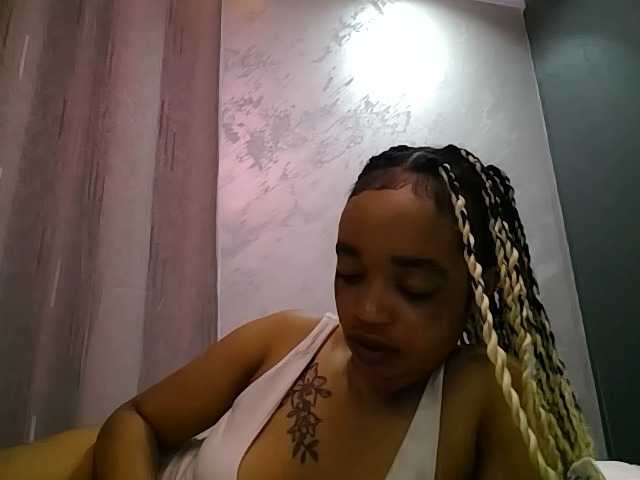 Jean022 live cam on BongaCams