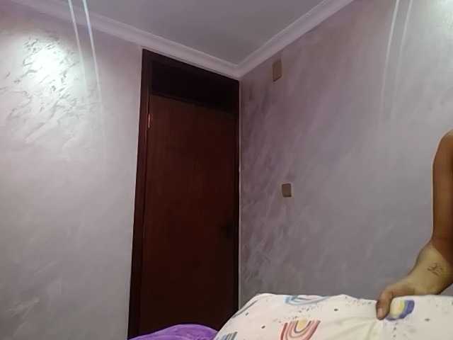 Jean022 live cam on BongaCams