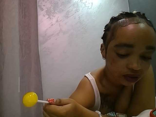 Jean022 live cam on BongaCams