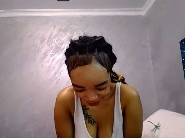 Jean022 live cam on BongaCams