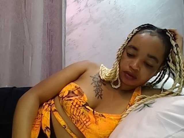 Jean022 live cam on BongaCams