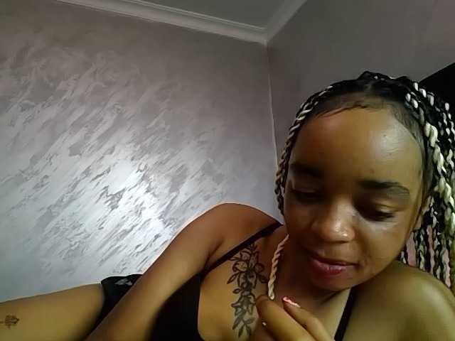 Jean022 live cam on BongaCams