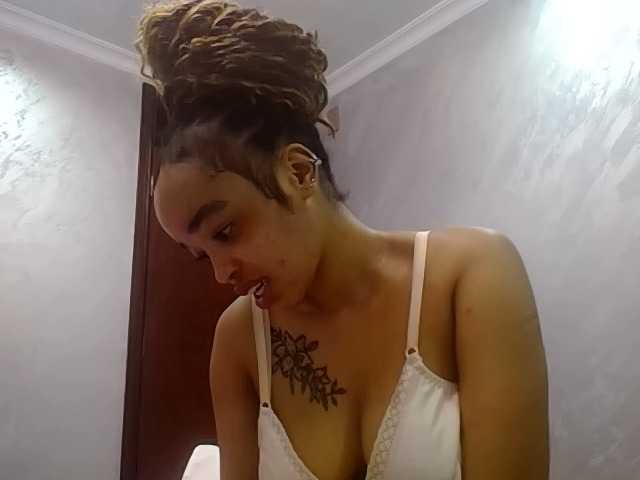 Jean022 live cam on BongaCams