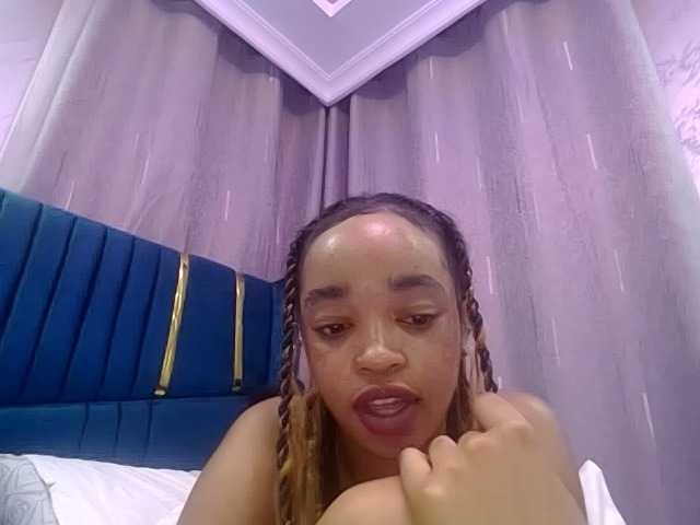 Jean022 live cam on BongaCams