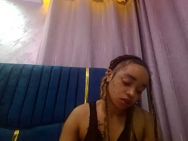 Jean022 live cam on BongaCams