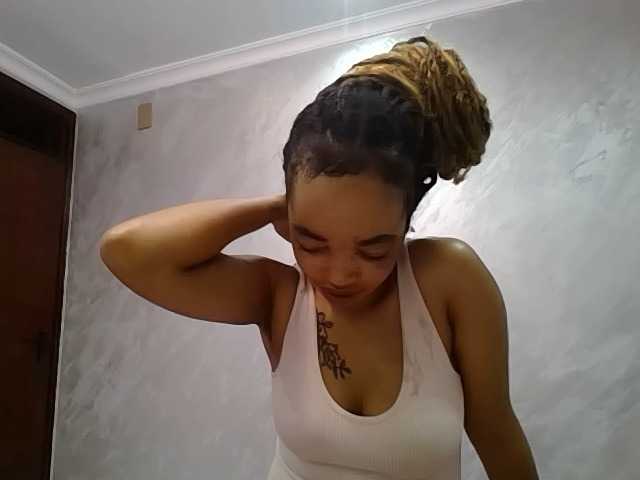 Jean022 live cam on BongaCams