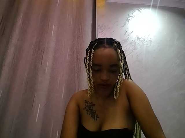 Jean022 live cam on BongaCams