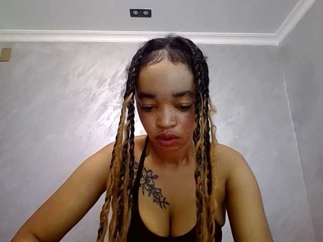 Jean022 live cam on BongaCams