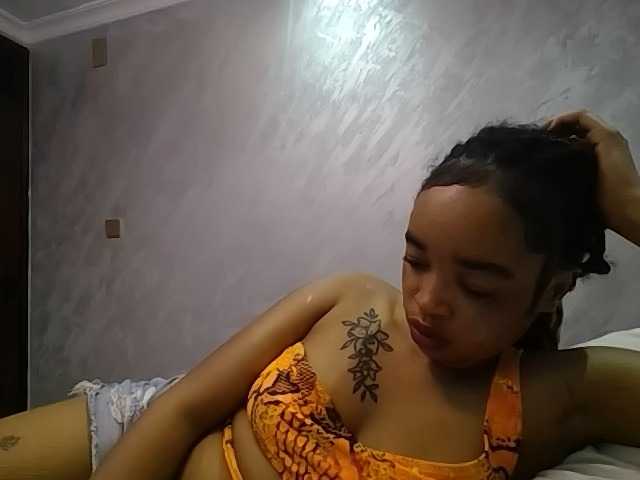 Jean022 live cam on BongaCams