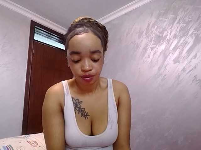 Jean022 live cam on BongaCams