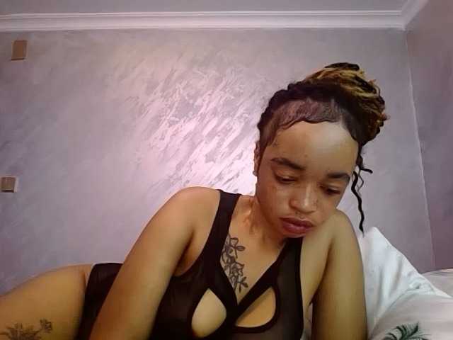 Jean022 live cam on BongaCams