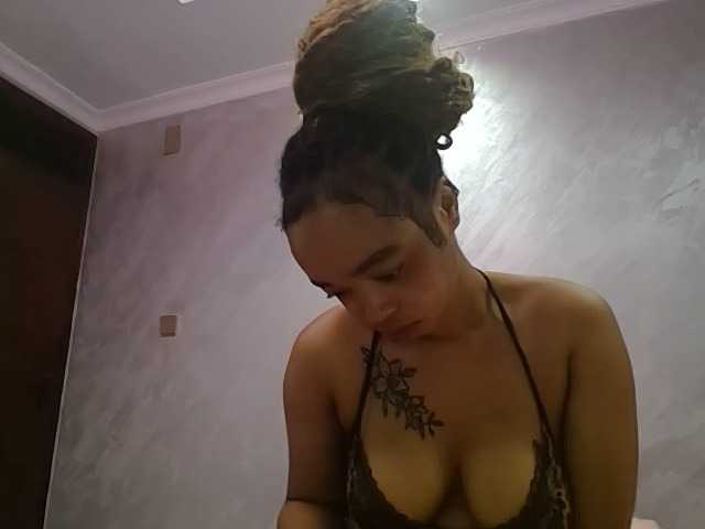 Jean022 live cam on BongaCams