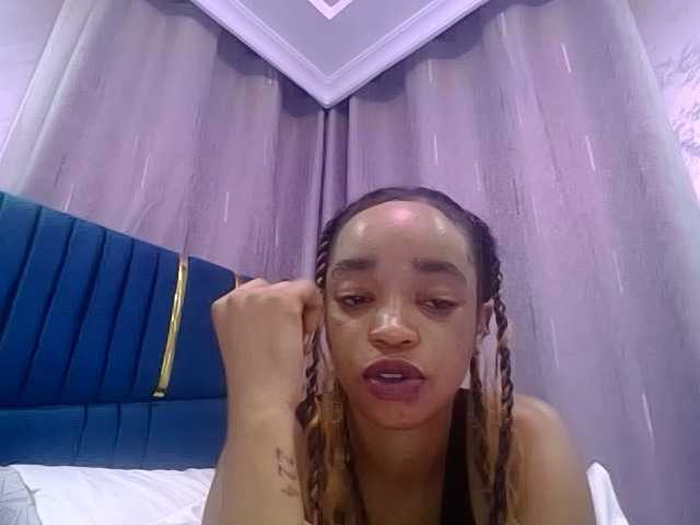 Jean022 live cam on BongaCams