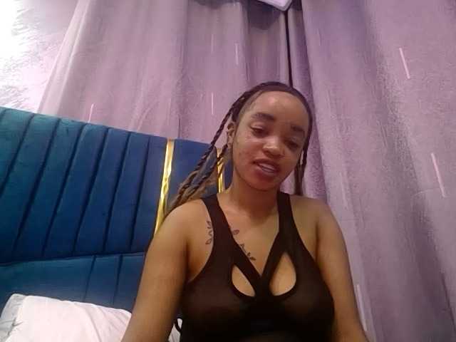 Jean022 live cam on BongaCams