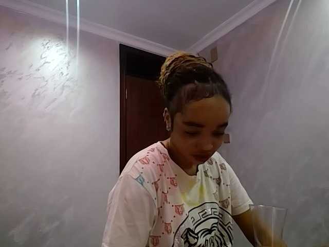 Jean022 live cam on BongaCams