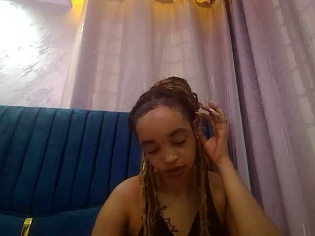 Jean022 live cam on BongaCams