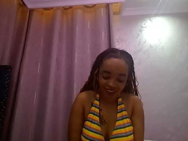 Jean022 live cam on BongaCams