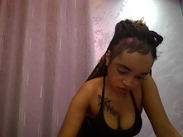 Jean022 live cam on BongaCams
