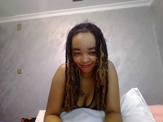 Jean022 live cam on BongaCams