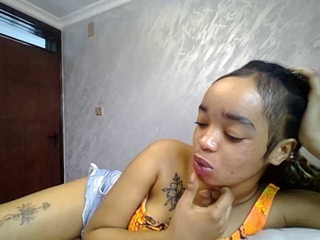 Jean022 live cam on BongaCams