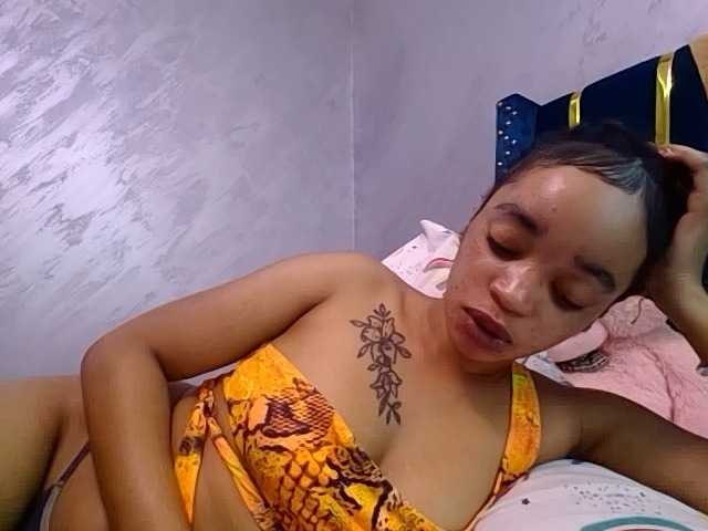 Jean022 live cam on BongaCams