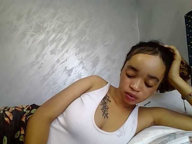 Jean022 live cam on BongaCams