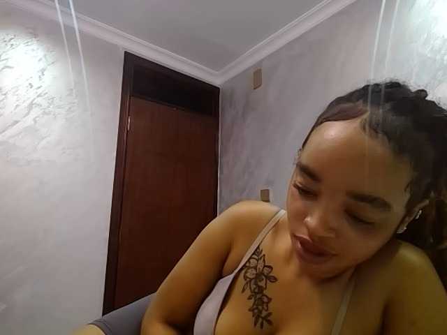 Jean022 live cam on BongaCams