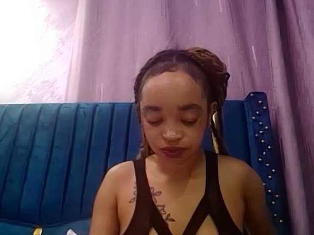 Jean022 live cam on BongaCams