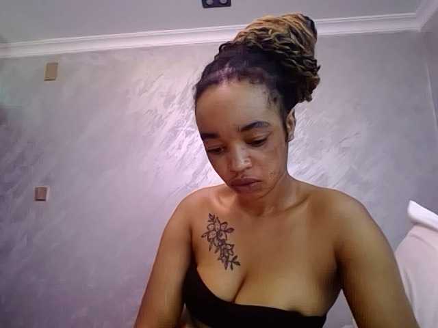 Jean022 live cam on BongaCams