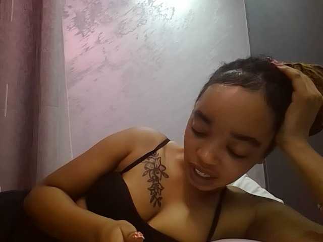Jean022 live cam on BongaCams