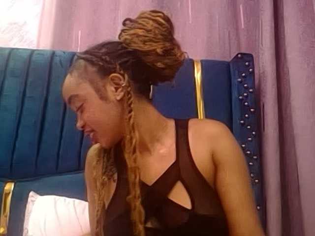 Jean022 live cam on BongaCams