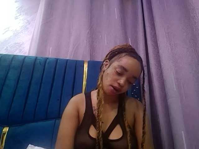 Jean022 live cam on BongaCams