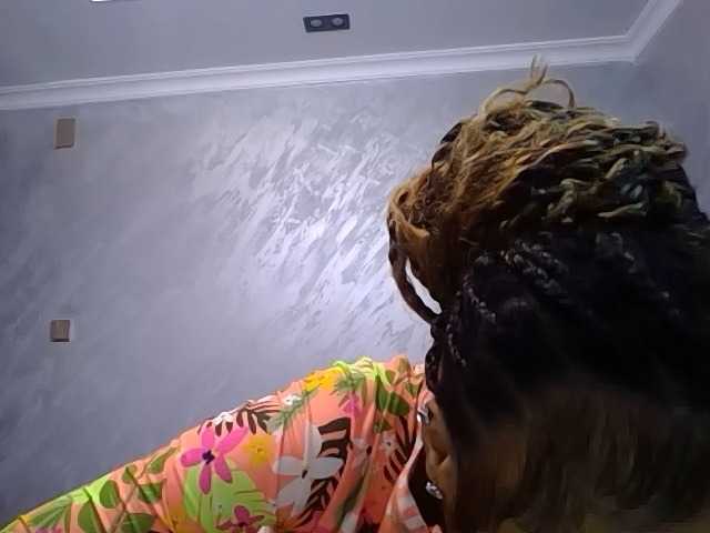 Jean022 live cam on BongaCams